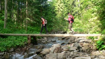 K�adka przez strumyk fot. Lowell